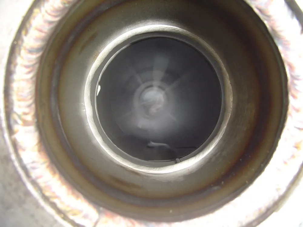 Interior de tubería limpia tras el servicio